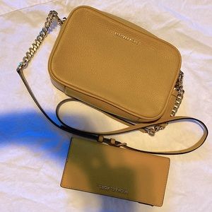 Michael Kors crossbody color mustard with gold accessories.